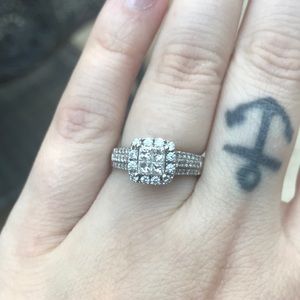 Diamond engagement ring